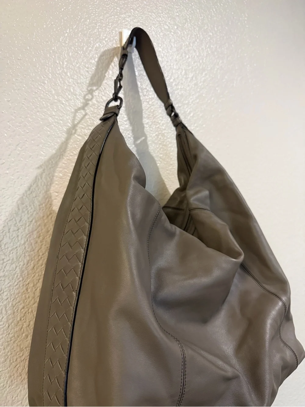 BOTTEGA VENETA Greige Gray Intrecciato Weave Hobo Bag